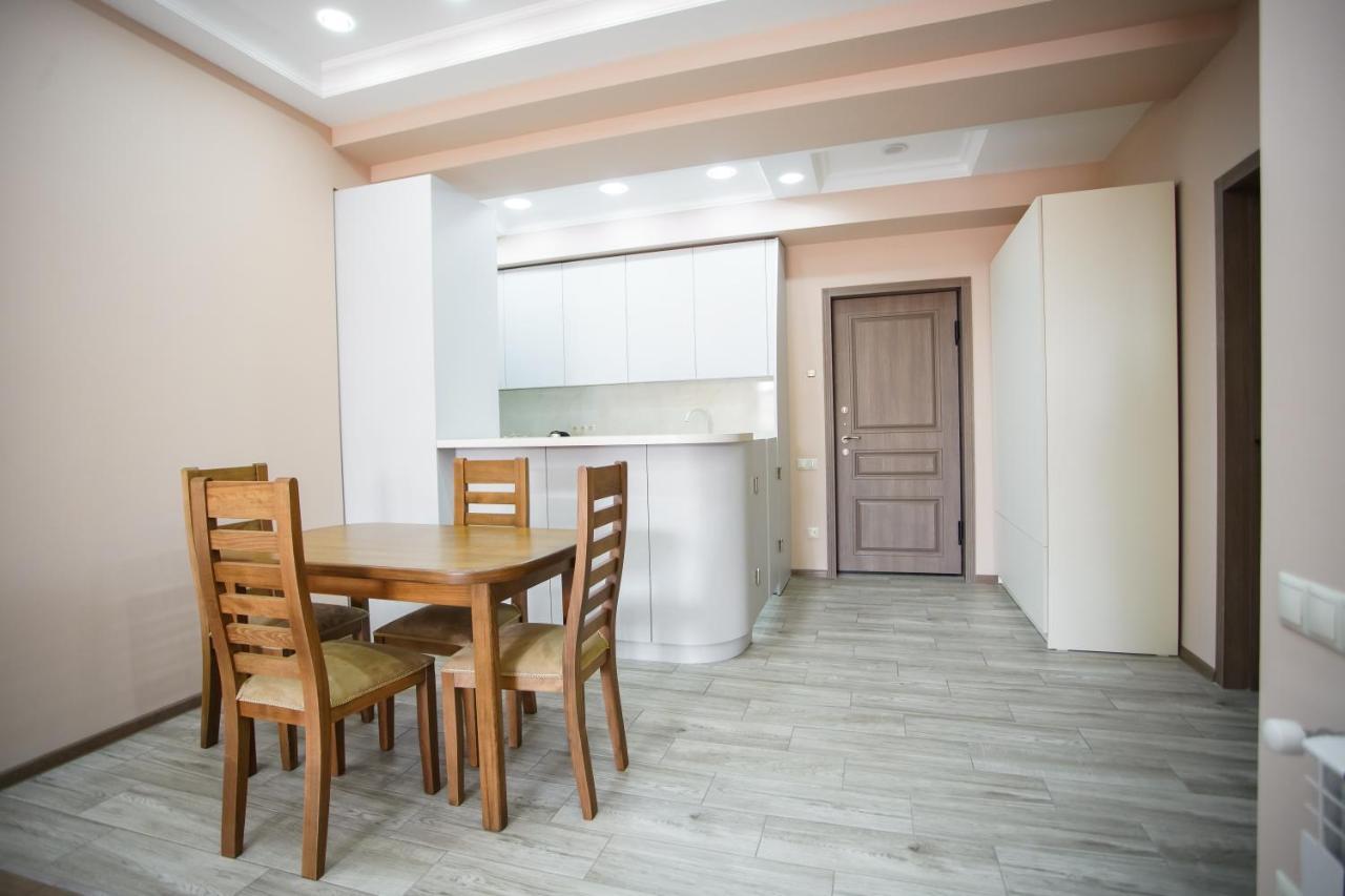 Fantastic Apartments Near Republic Square, Perfect Location, Mystreet Company Ереван Экстерьер фото
