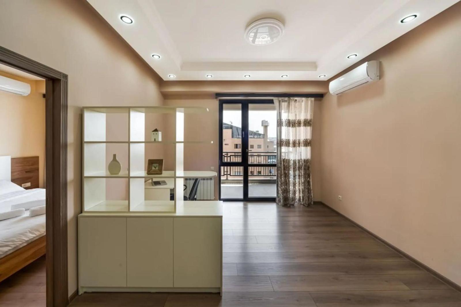 Fantastic Apartments Near Republic Square, Perfect Location, Mystreet Company Ереван Экстерьер фото