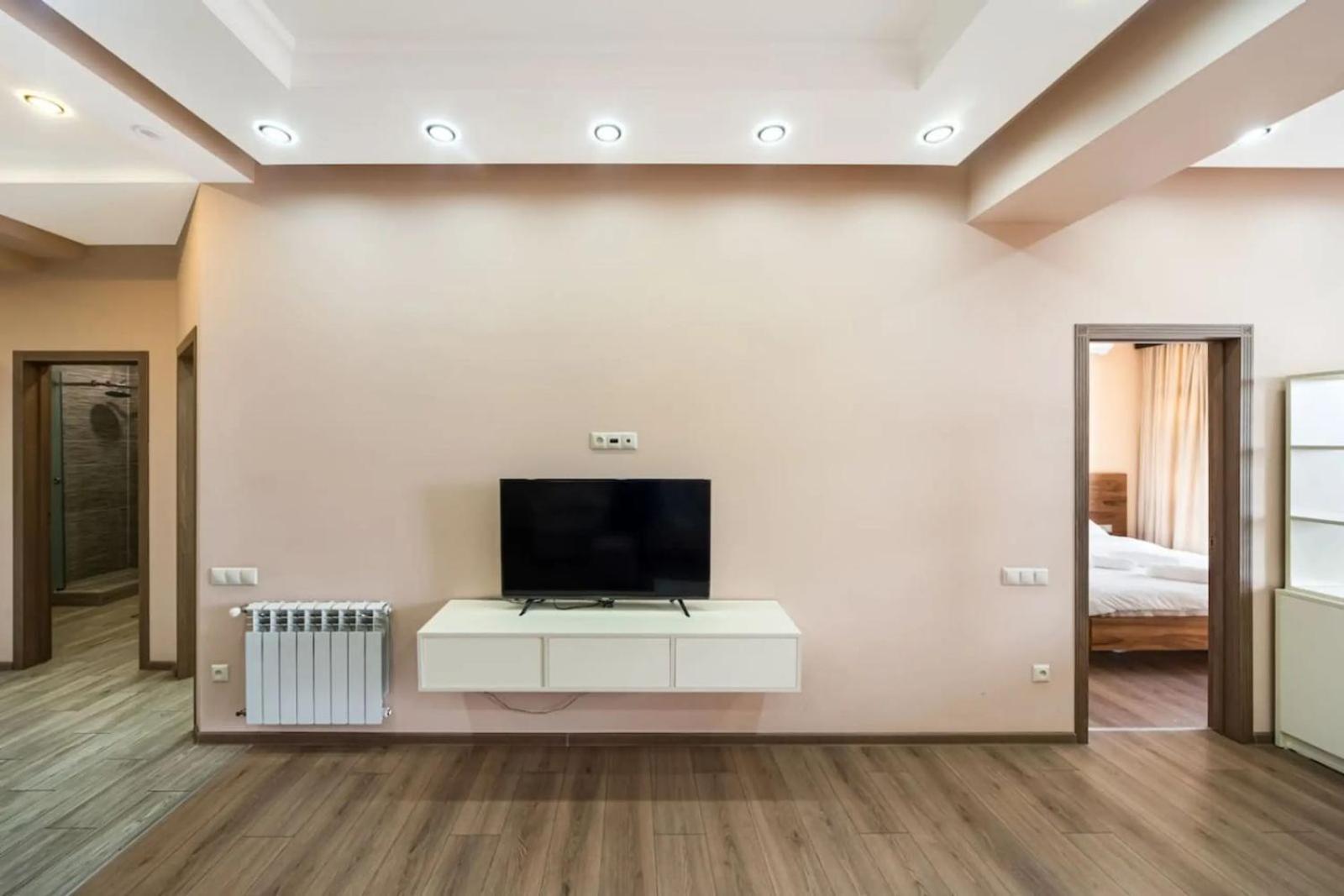 Fantastic Apartments Near Republic Square, Perfect Location, Mystreet Company Ереван Экстерьер фото
